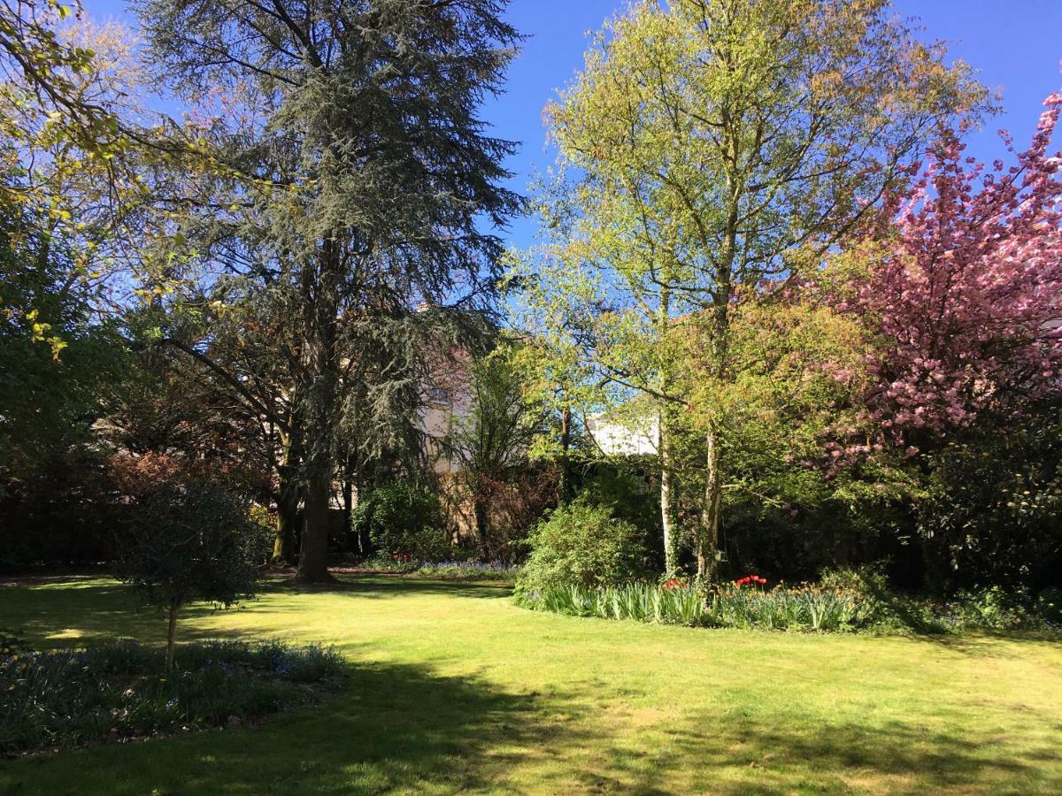 Au Rez De Jardin Hotel Cholet Kültér fotó
