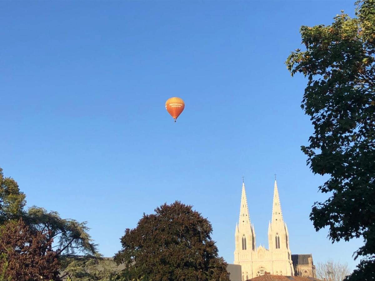 Au Rez De Jardin Hotel Cholet Kültér fotó