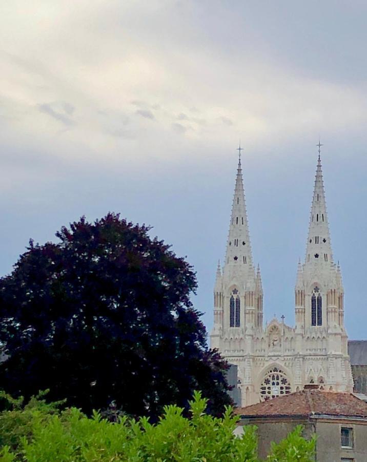 Au Rez De Jardin Hotel Cholet Kültér fotó