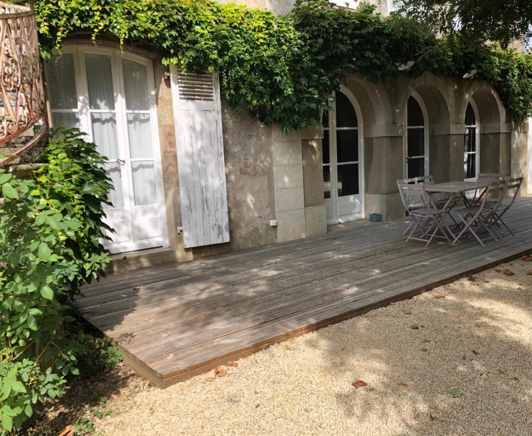 Au Rez De Jardin Hotel Cholet Kültér fotó